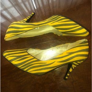 GIANNI VERSACE VINTAGE c1980s TIGER PRINT SUEDE HEELS SZ 36.5 (updated)